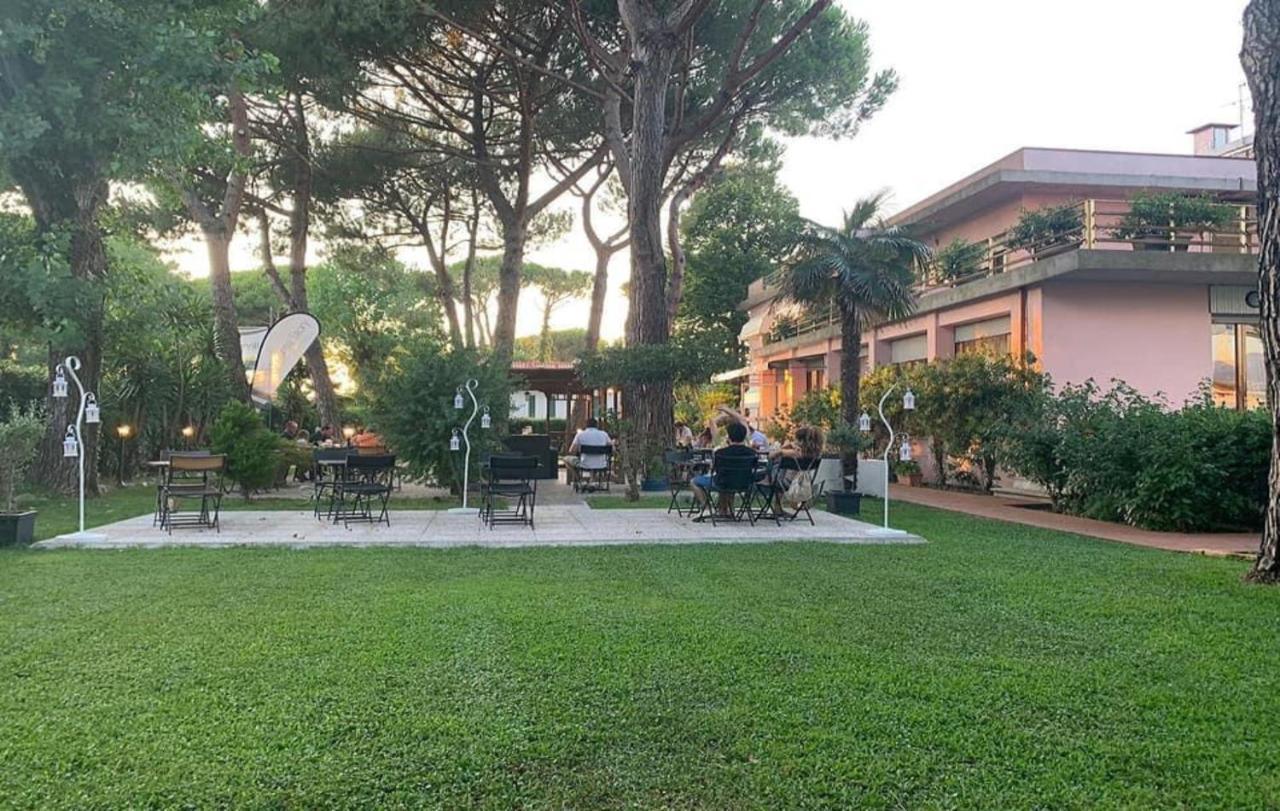 Storyville Simple Stay Cinquale Esterno foto